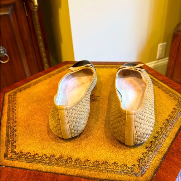 Delman basket weave with patent cap toe size 9 - Picture 3 of 7